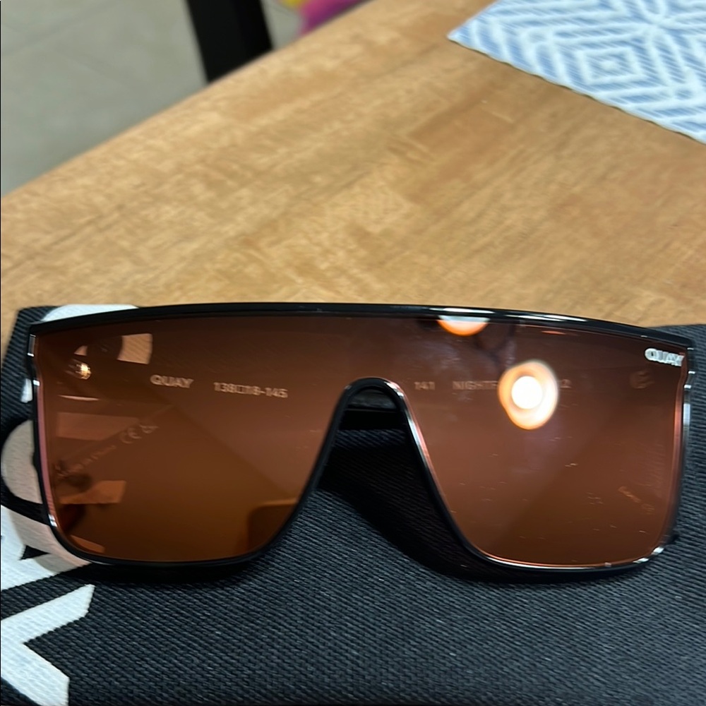 NWOT Quay Australia black rimmed Sunglasses with orange lens